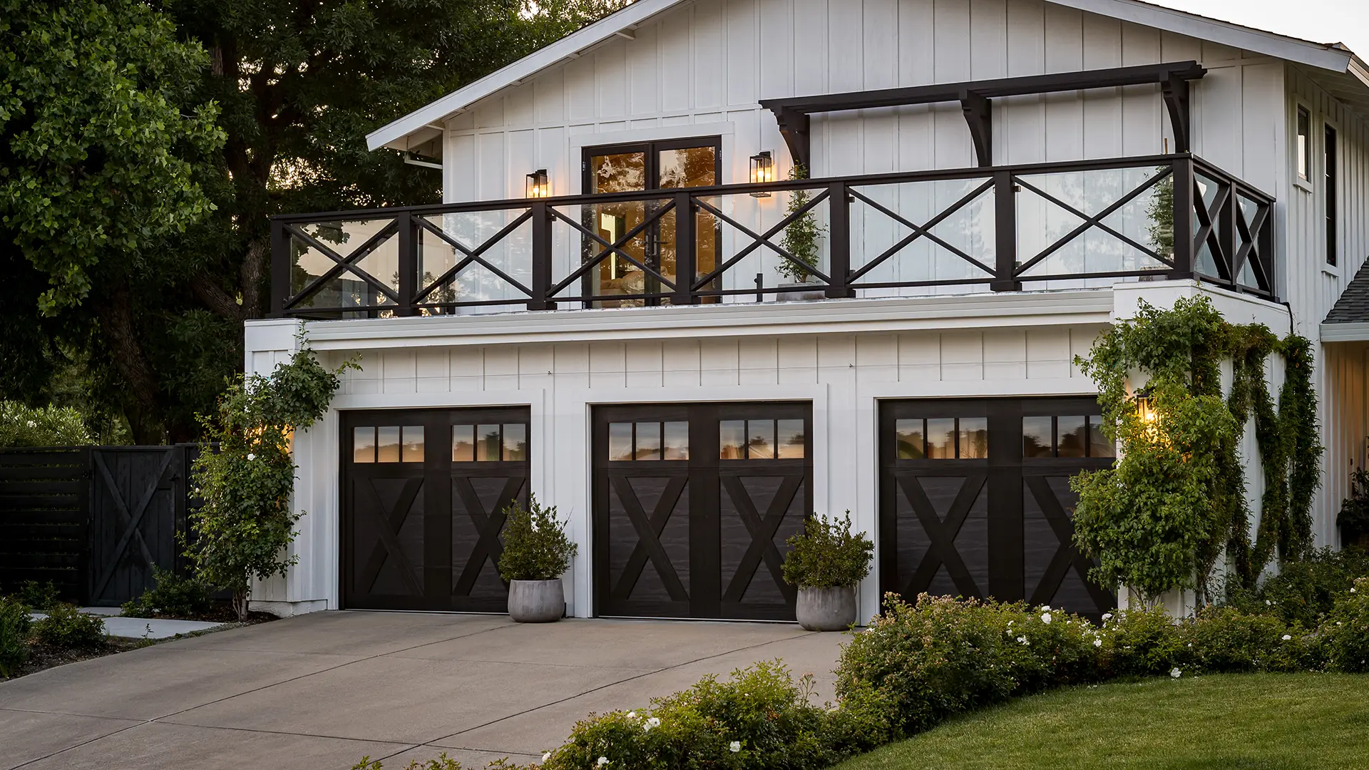 Canyon Ridge® 4-Layer garage door in Design 21 with REC13 windows in Black