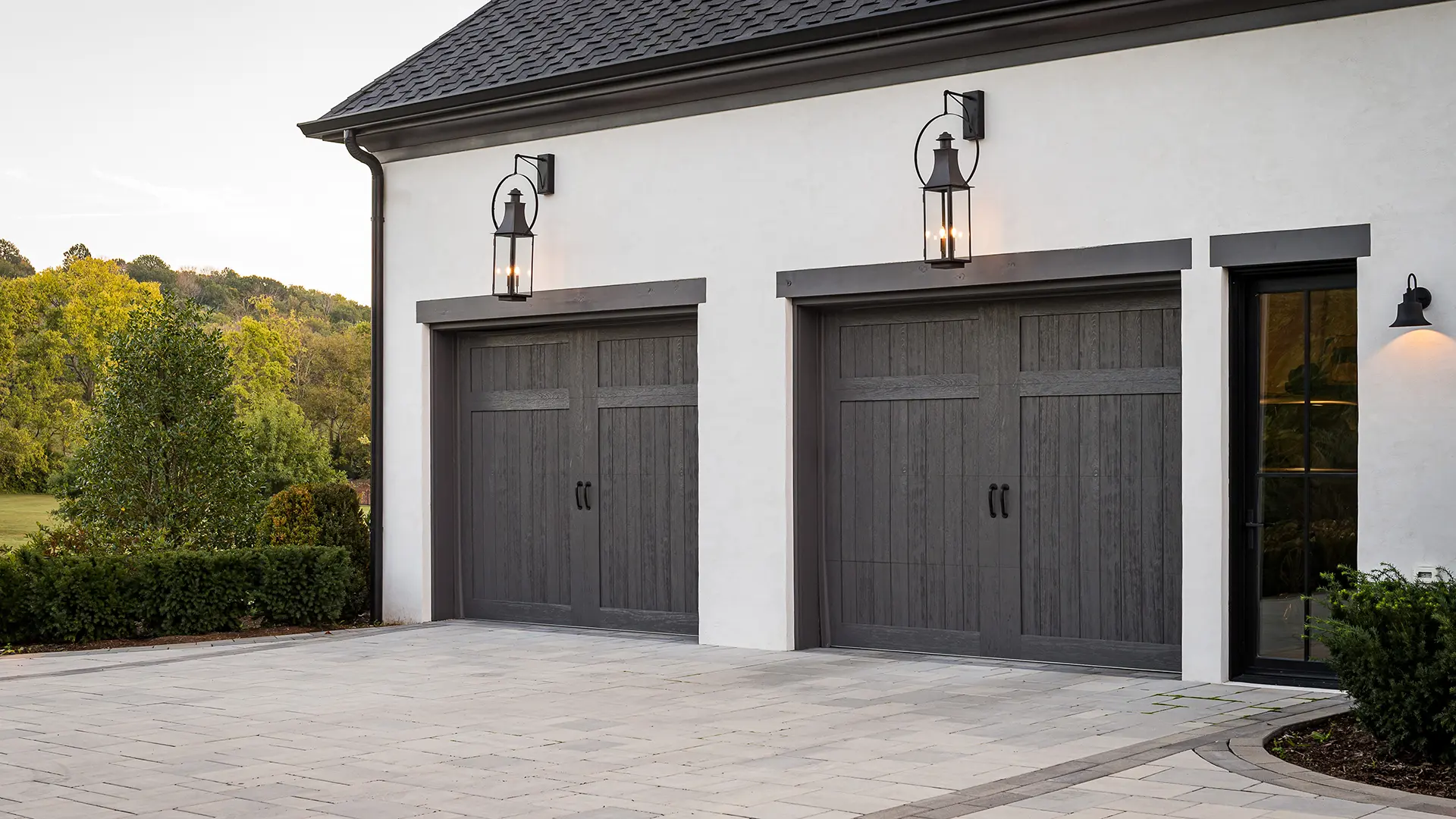 Canyon Ridge 5-Layer garage door in Design in Sherwin Williams Peppercorn 11