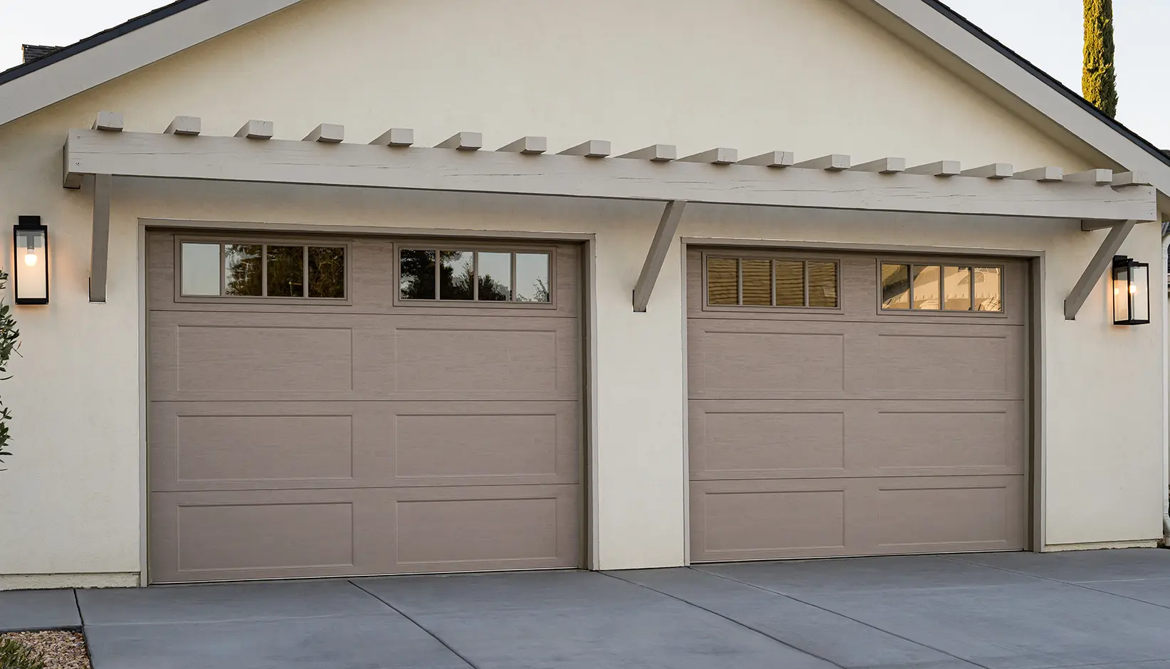 Bridgeport™ Steel with extended recessed panels and REC14 windows in Sandtone
