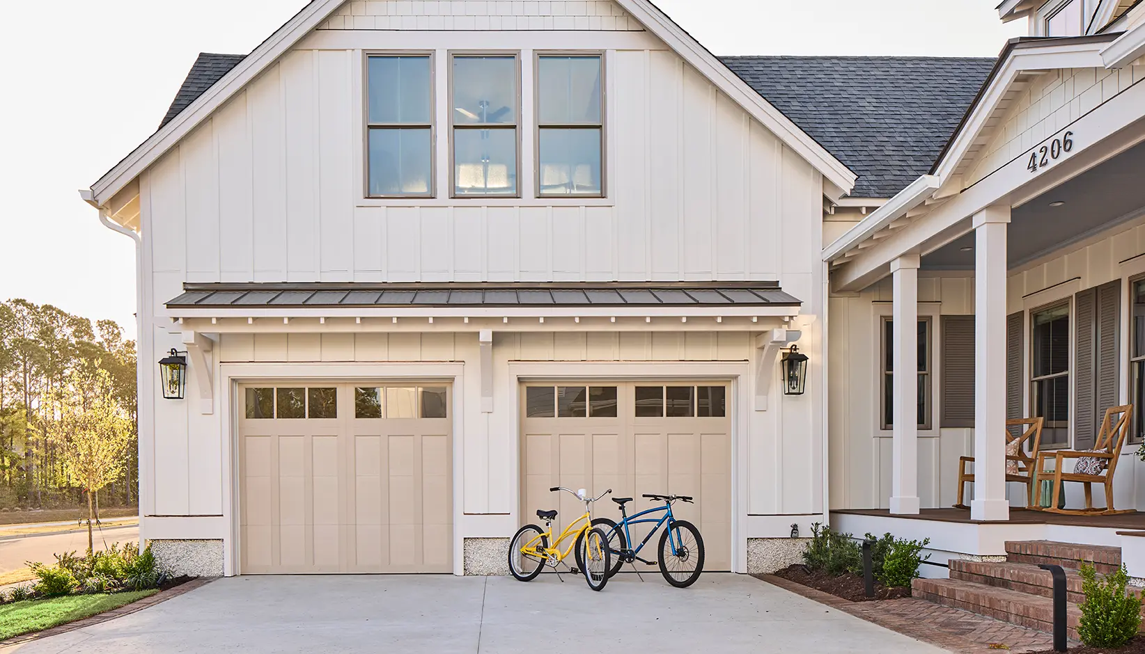 Canyon Ridge 4-layer garage door in natural