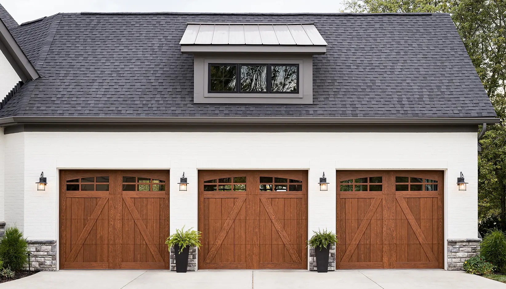 CR5L-Medium-Cincy-3 Canyon Ridge 5-Layer Garage Door