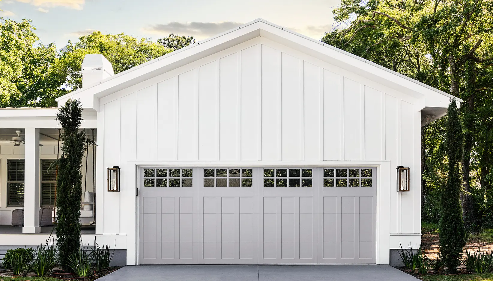 Coachman garage door in Design 13 with SQ24 windows in custom color