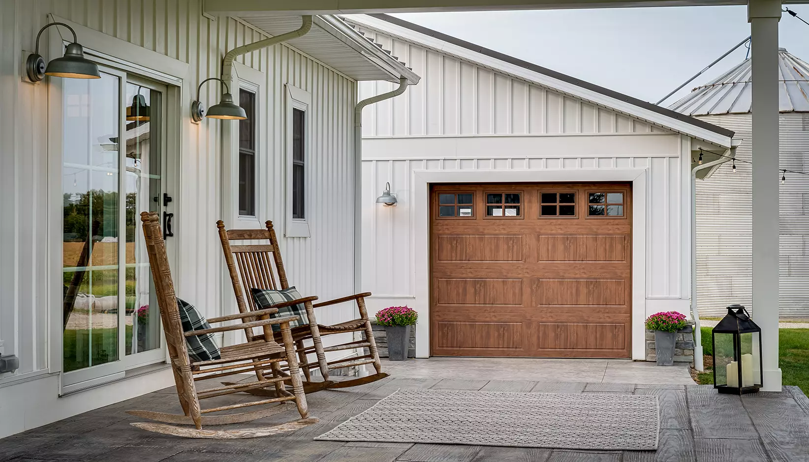 Gallery Steel Short panels and SQ22 windows in Ultra-Grain® Oak Medium Finish